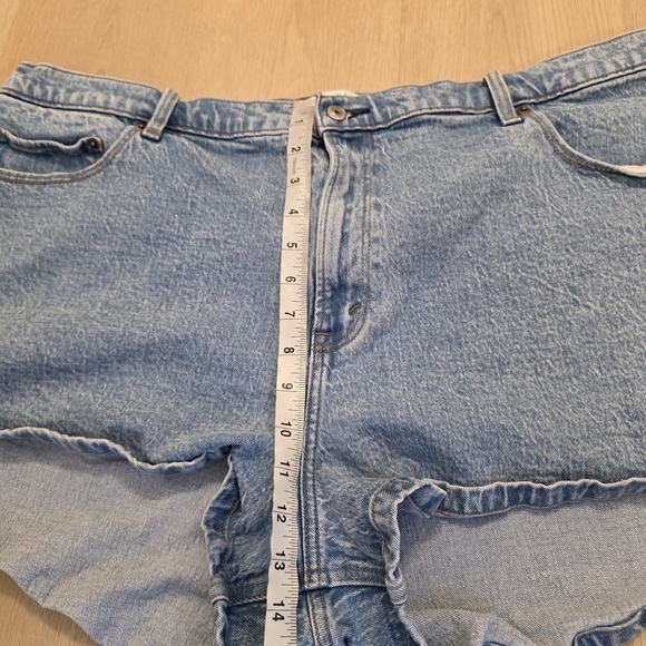 Abercrombie & Fitch Light Wash Mom Short High Rise Denim Shorts Curve Love Sz 22 - Picture 6 of 7